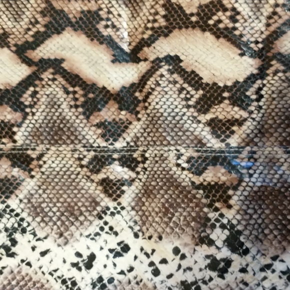 Saks Fifth Avenue Tote Bag. - Picture 6 of 6